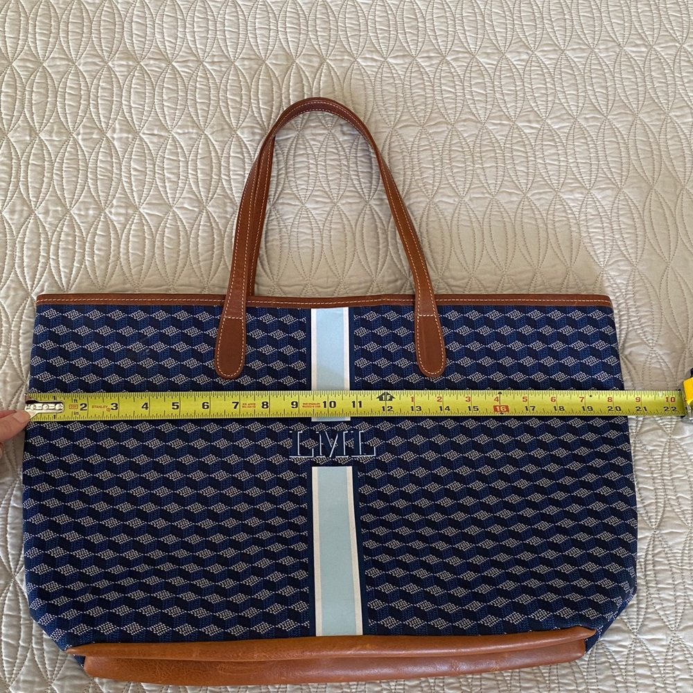 Barrington St. Anne Large Tote - Picture 5 of 16